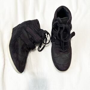 Madden Girl Hickorry black hidden heel sneaker hubby top size 9 lace up